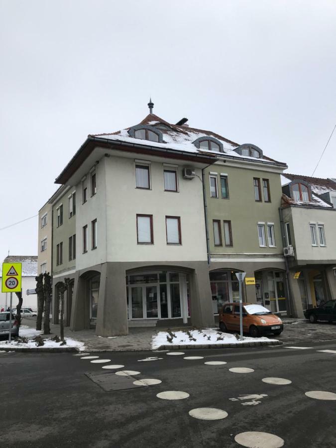 Gábor Pál 1 Apartman 2 szoba Dunafoldvar Esterno foto